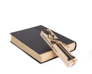 Bookmark "Bust to a Famous Reader". - Atelier Article