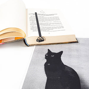 Bookmark "Cat Naps and Page Turns". - Atelier Article
