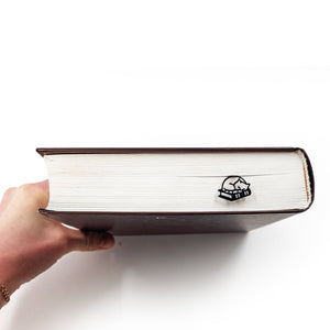 Bookmark "Cat Naps and Page Turns". - Atelier Article