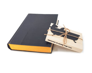 Bookmark "Cat Reading in the Tub". - Atelier Article