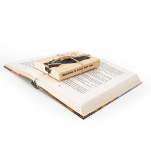 Mew Smiling Cat Bookmark - Whimsical and Cheerful Design for Cat Lovers and Avid Readers - Atelier Article