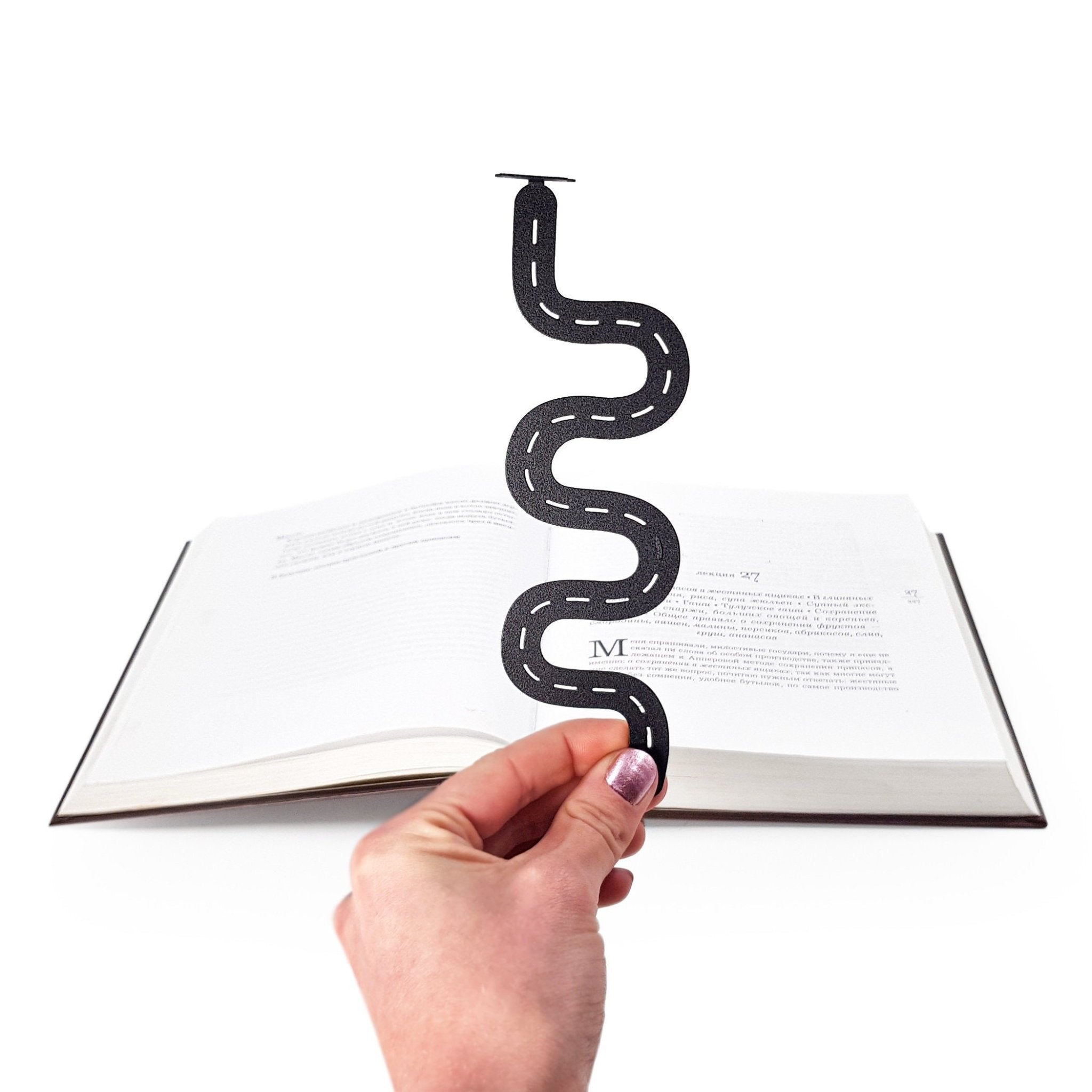 Black Metal Bookmark "Peace Trip" in Hand - Atelier Article