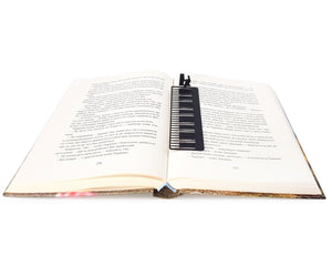 Piano Player Bookmark - Elegant Gift for Music Lovers, Avid Readers, and Piano Enthusiasts - Atelier Article