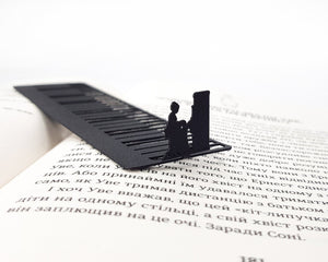 Piano Player Bookmark - Elegant Gift for Music Lovers, Avid Readers, and Piano Enthusiasts - Atelier Article