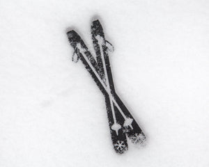 Skis metal bookmark on a coloured background