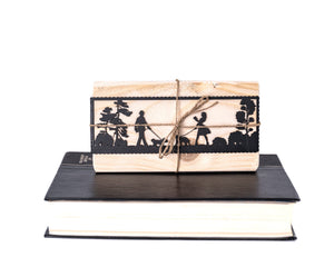 Bookmark "Walking the Dogs and Reading". - Atelier Article