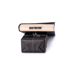 Bookmark "Walking the Dogs and Reading". - Atelier Article