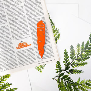 Carrot Bookmark – Orange Metal Page Marker with “Vitamine Read” Inscription - Atelier Article