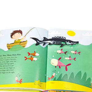 Hooked on Books – Black Metal Bookmark for Avid Readers & Bookish Gift Lovers - Atelier Article