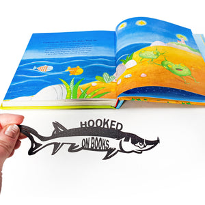 Hooked on Books – Black Metal Bookmark for Avid Readers & Bookish Gift Lovers - Atelier Article