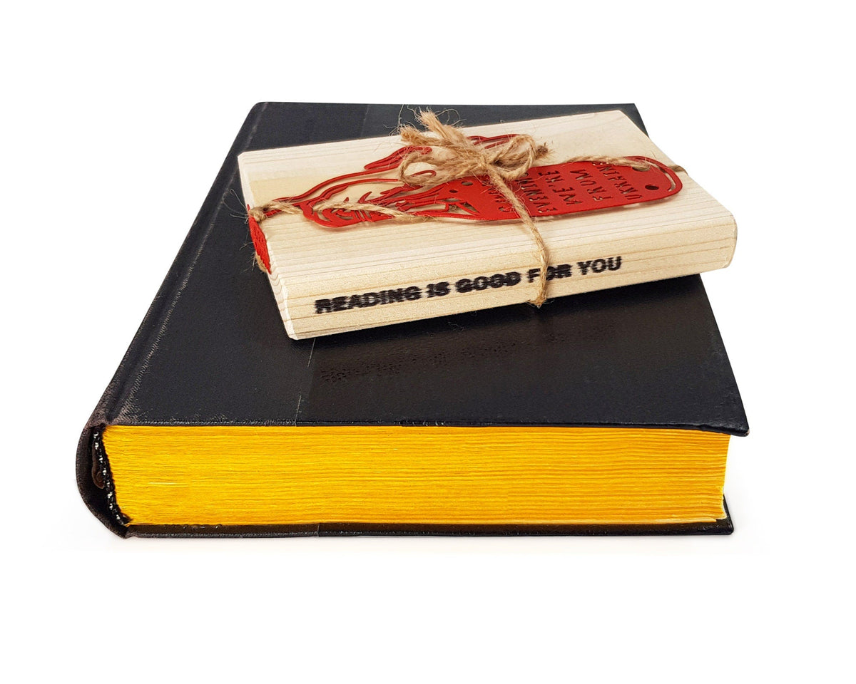 Bandera Smoothie metal bookmark with the engraved wooden gift block it ships with