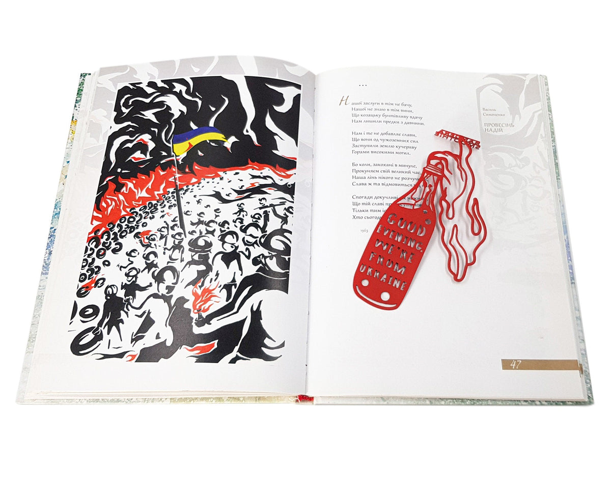 Bandera Smoothie metal bookmark in red on an illustrated page