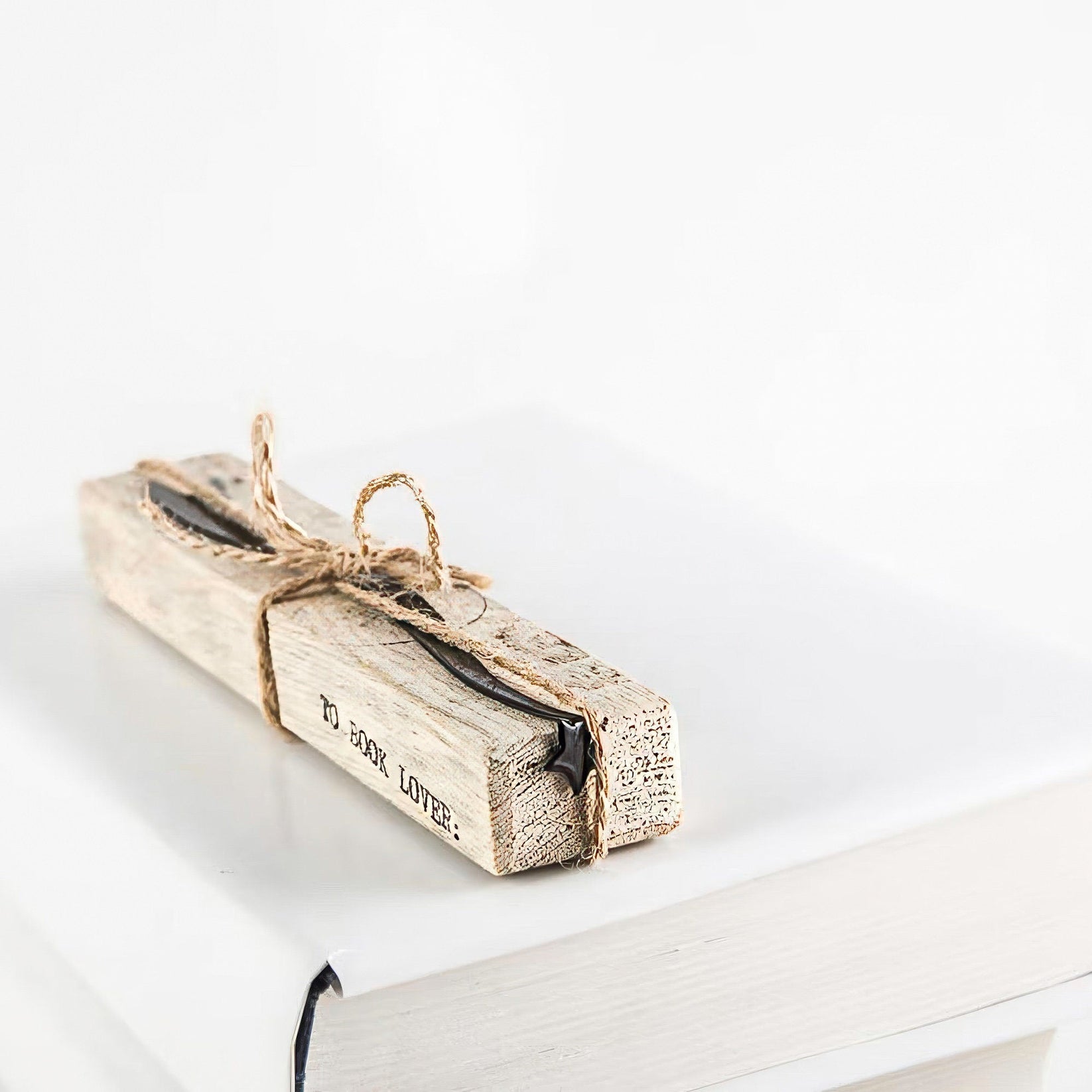 Bookmark "Comet". - Atelier Article