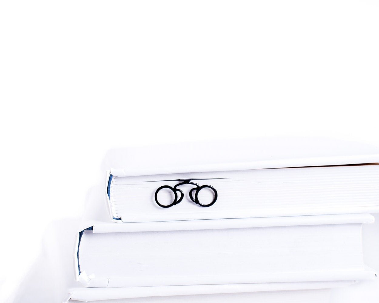 Pince-Nez Bookmark - Vintage and Elegant Design for Avid Readers and Lovers of Classic Style - Atelier Article