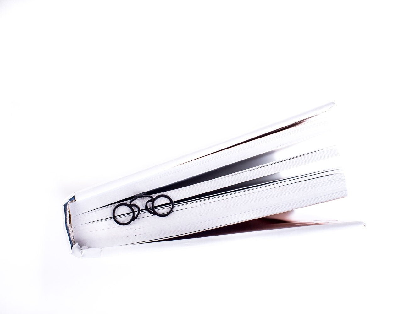 Eyeglasses Pince-Nez Bookmark - Vintage and Elegant Design for Avid Readers and Lovers of Classic Style - Atelier Article