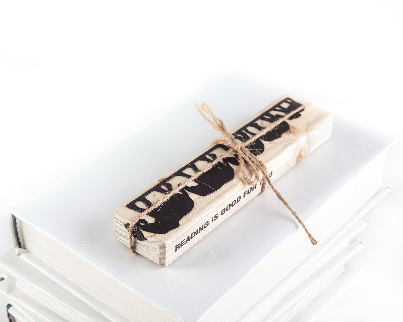 Bookmark "Family of Elephants". - Atelier Article