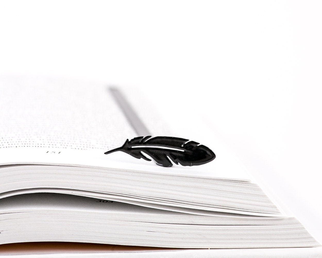 Bookmark "Feather". - Atelier Article