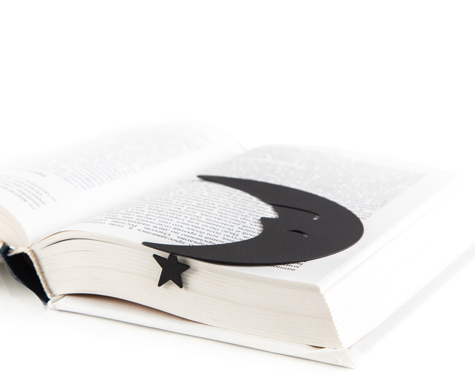Half Moon and the Star Bookmark - Celestial and Elegant Design for Avid Readers and Dreamers - Atelier Article