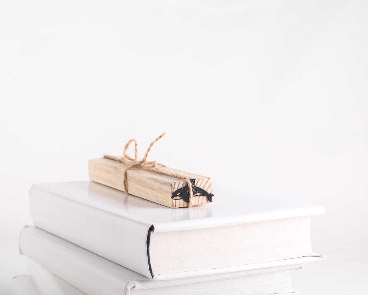 Killer Whale Orca metal bookmark packed with kraft paper and twine as a gift