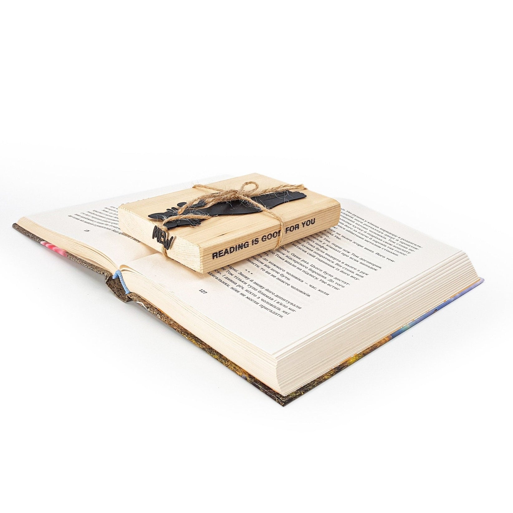 Mew Smiling Cat Bookmark - Whimsical and Cheerful Design for Cat Lovers and Avid Readers - Atelier Article