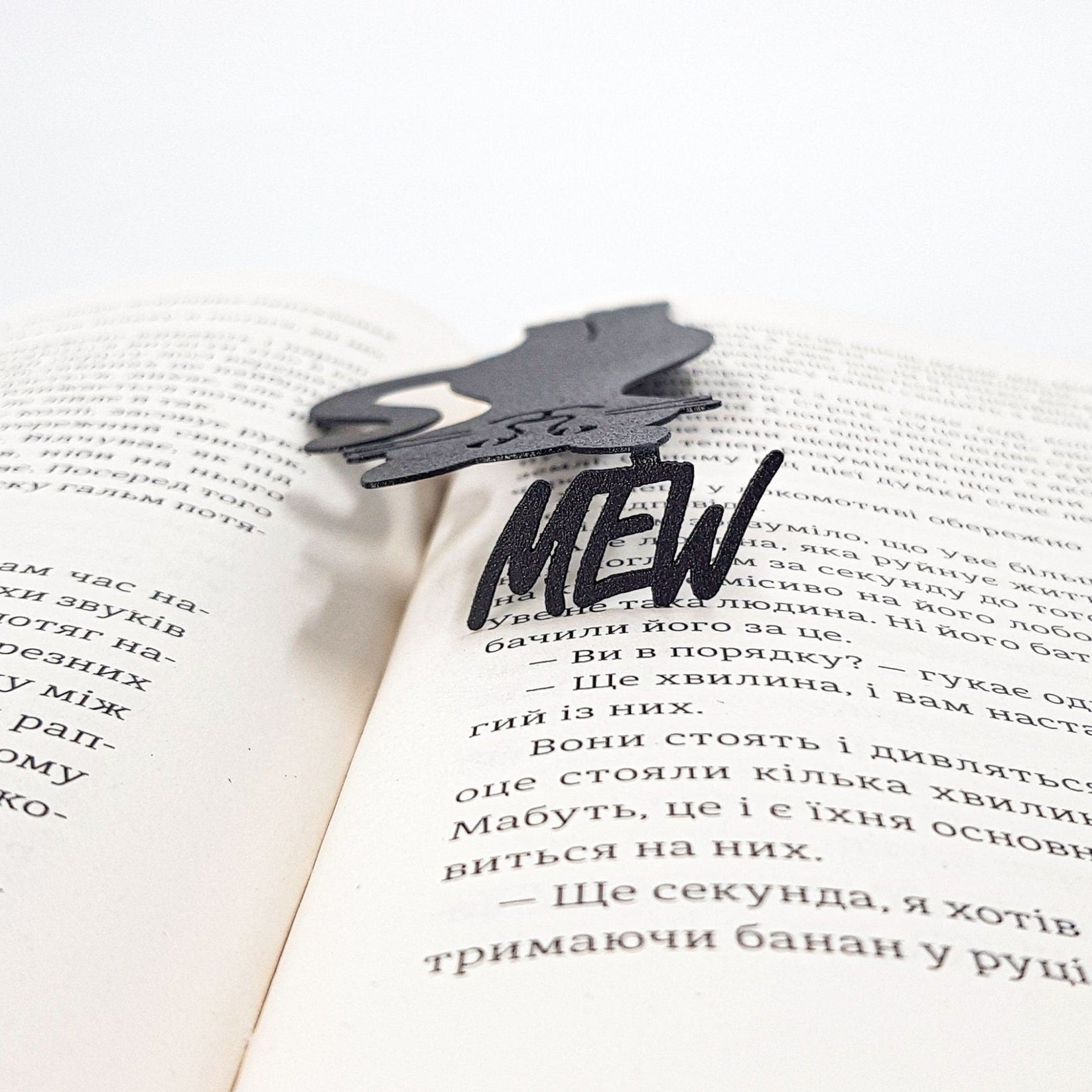 Mew Smiling Cat Bookmark - Whimsical and Cheerful Design for Cat Lovers and Avid Readers - Atelier Article