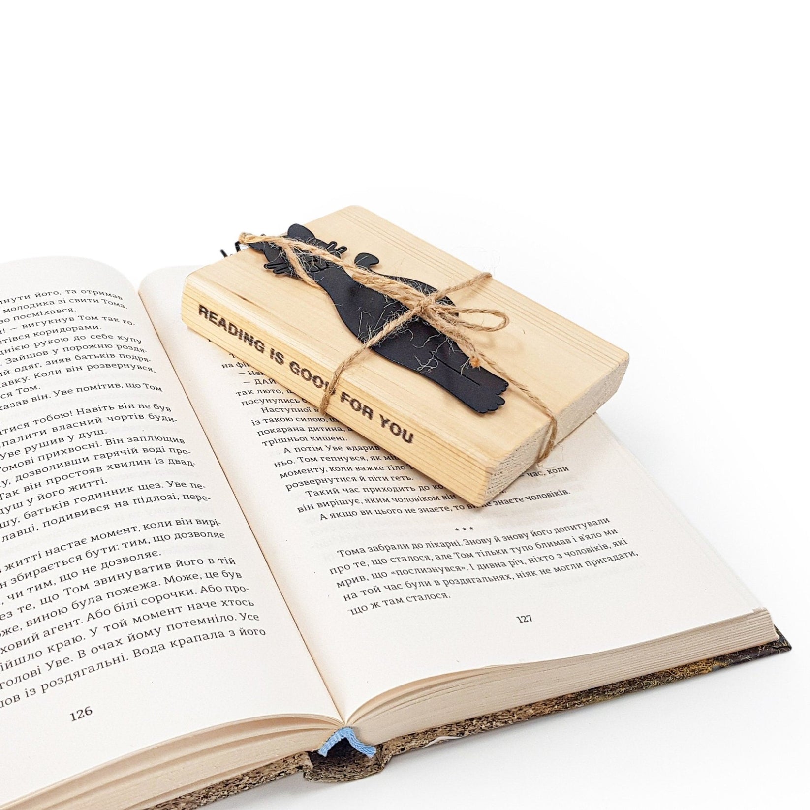 Mew Smiling Cat Bookmark - Whimsical and Cheerful Design for Cat Lovers and Avid Readers - Atelier Article