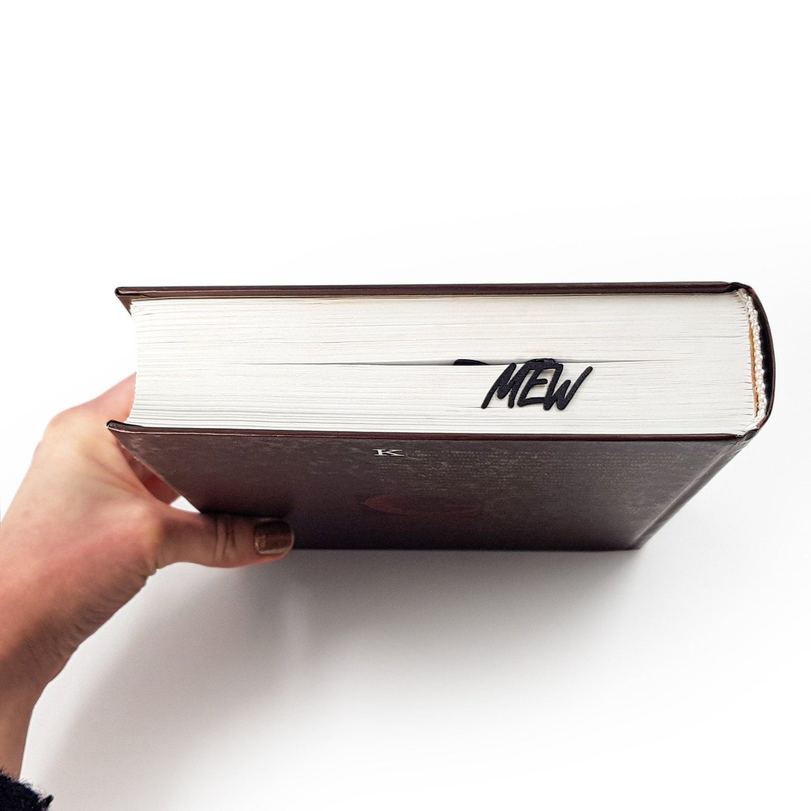 Mew Smiling Cat Bookmark - Whimsical and Cheerful Design for Cat Lovers and Avid Readers - Atelier Article