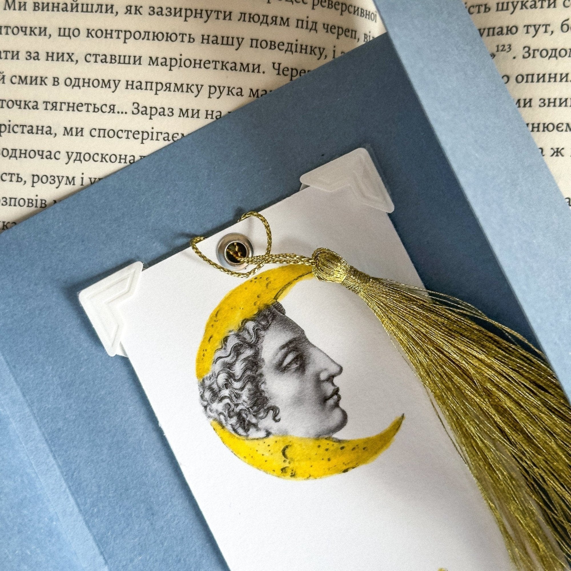 Bookmark "Pigeon Queen and The Moon". - Atelier Article
