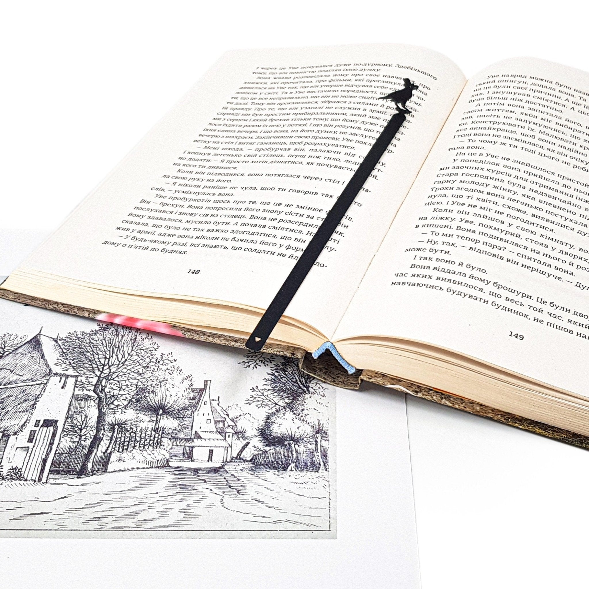 Raven in High Hat Bookmark - Mysterious and Stylish Design for Avid Readers and Dark Academia Enthusiasts - Atelier Article
