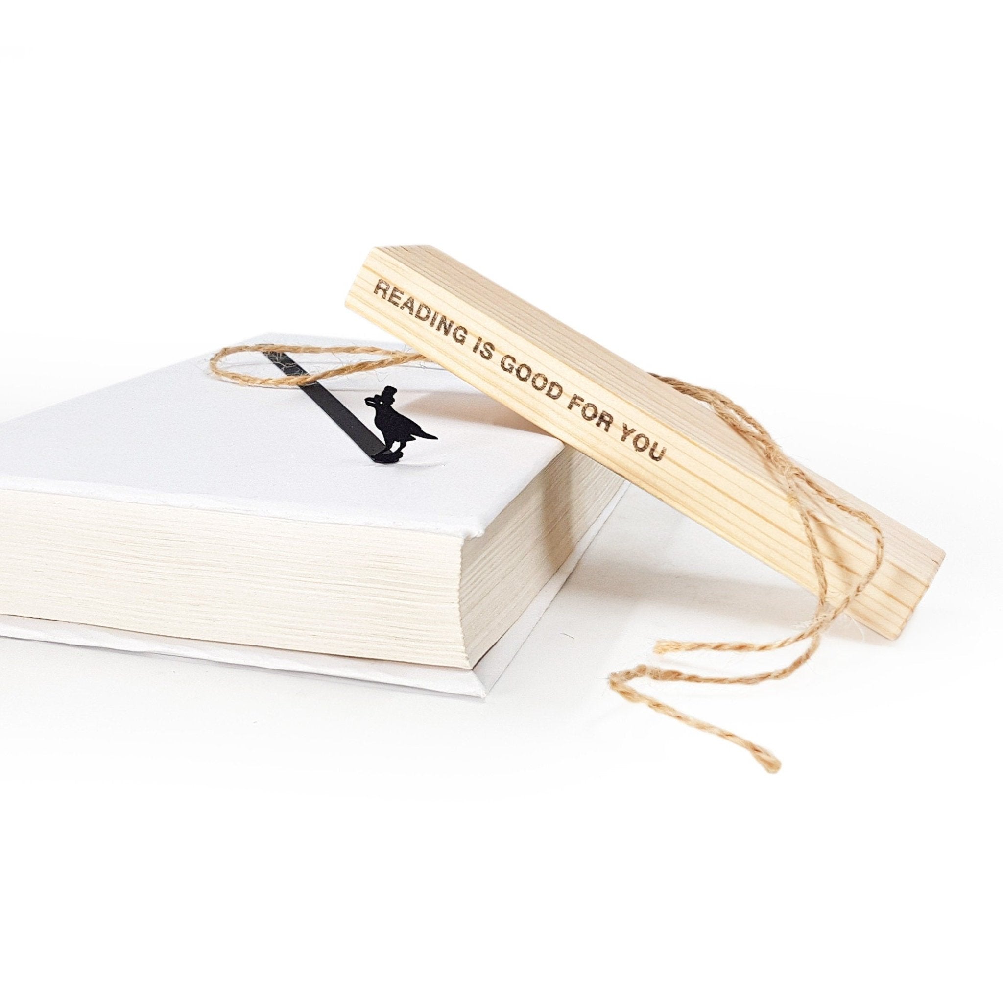 Raven in High Hat Bookmark - Mysterious and Stylish Design for Avid Readers and Dark Academia Enthusiasts - Atelier Article