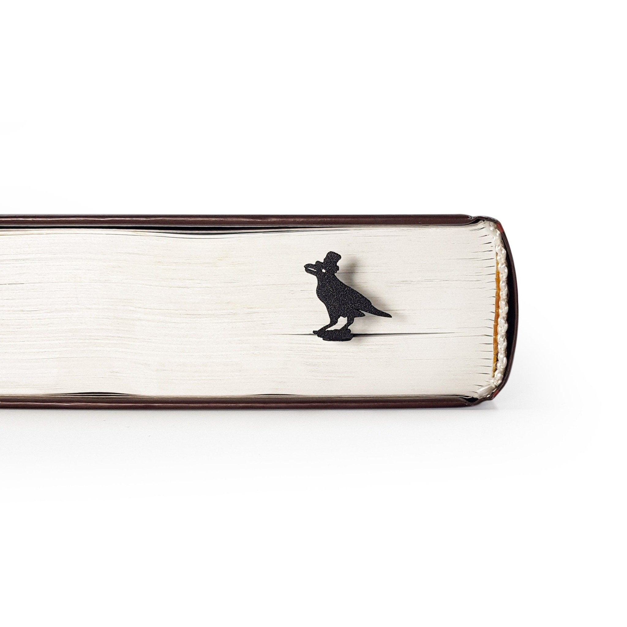 Raven in High Hat Bookmark - Mysterious and Stylish Design for Avid Readers and Dark Academia Enthusiasts - Atelier Article