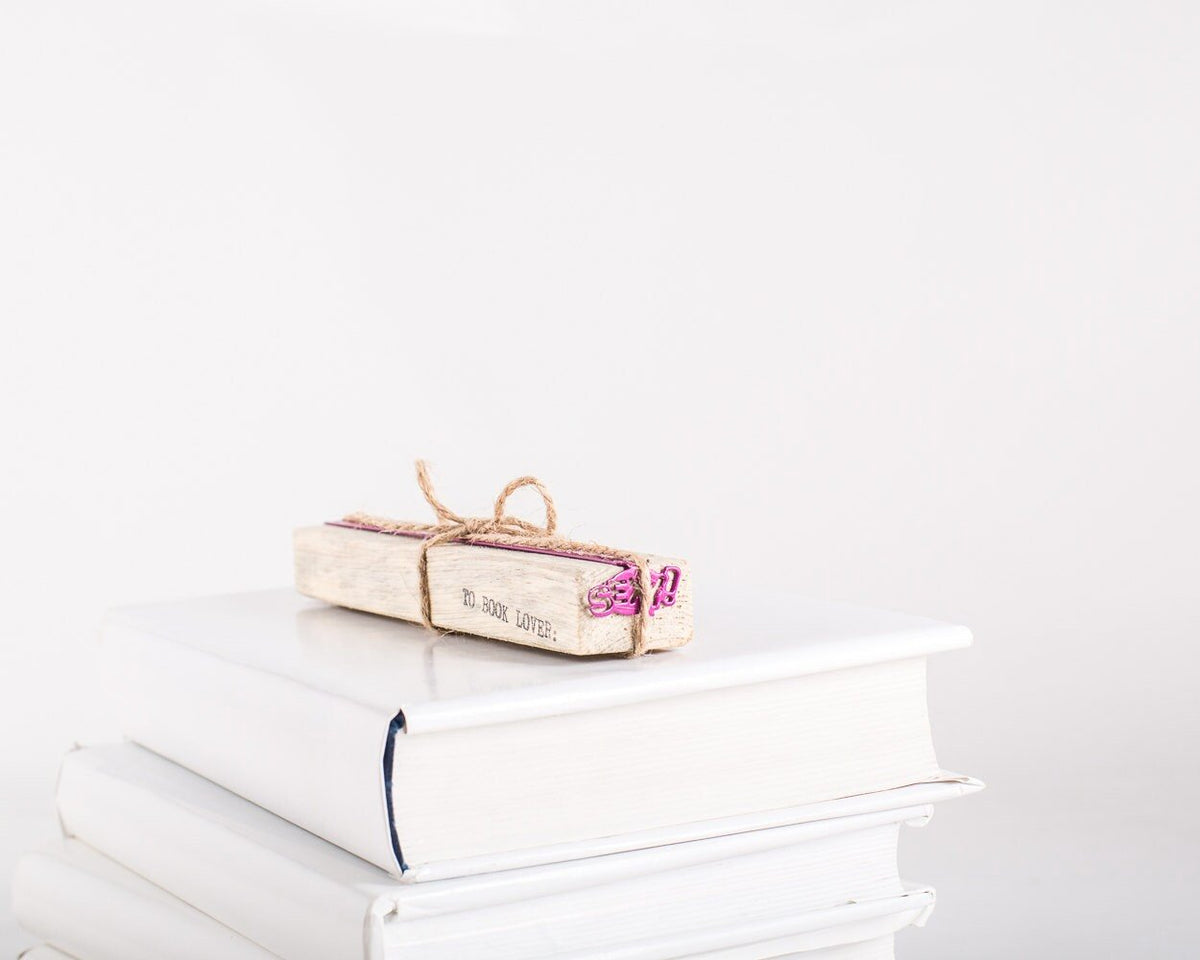 Sexy Smart metal bookmark packed with kraft paper and twine as a gift