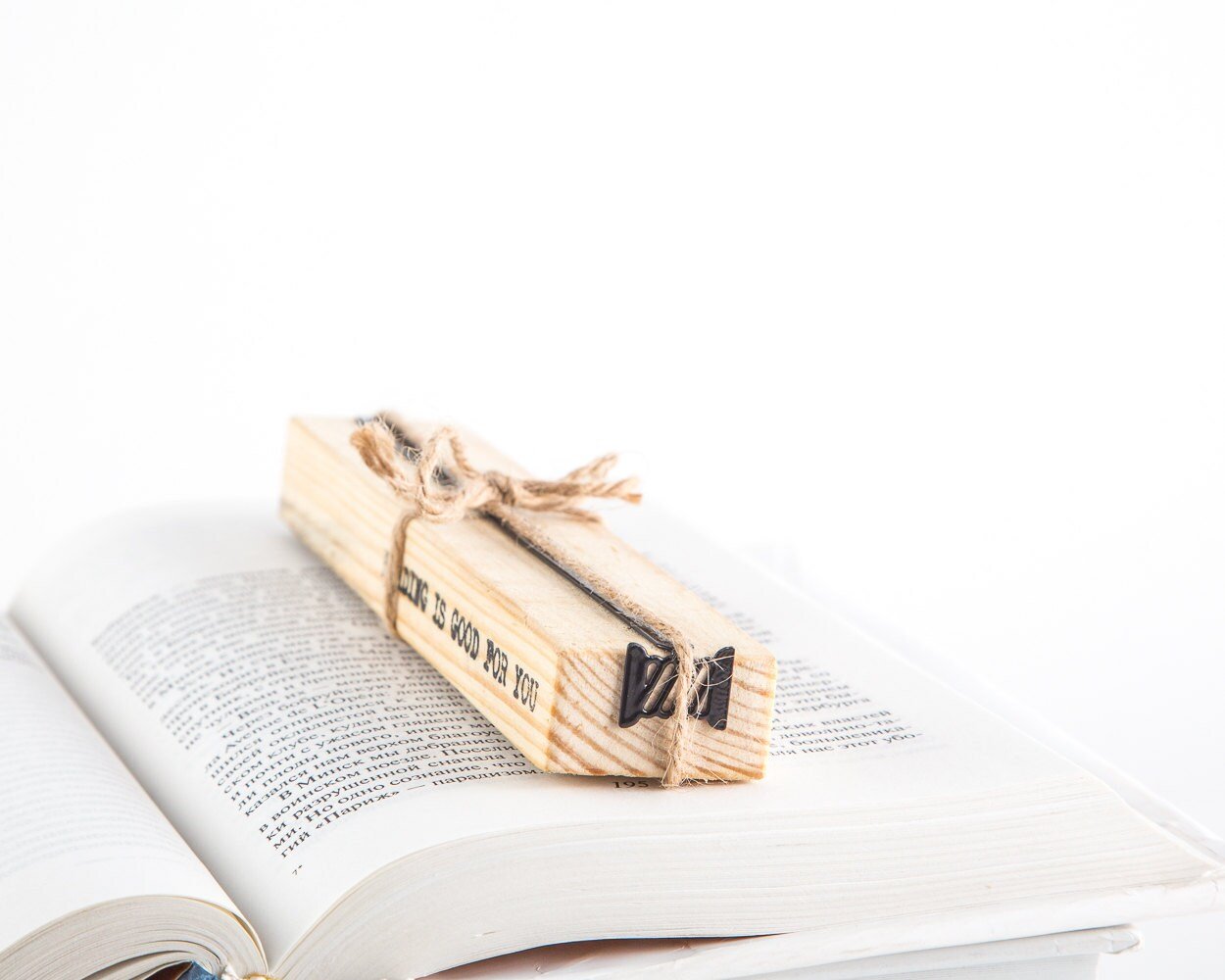 Bookmark "Spool of Thread". - Atelier Article