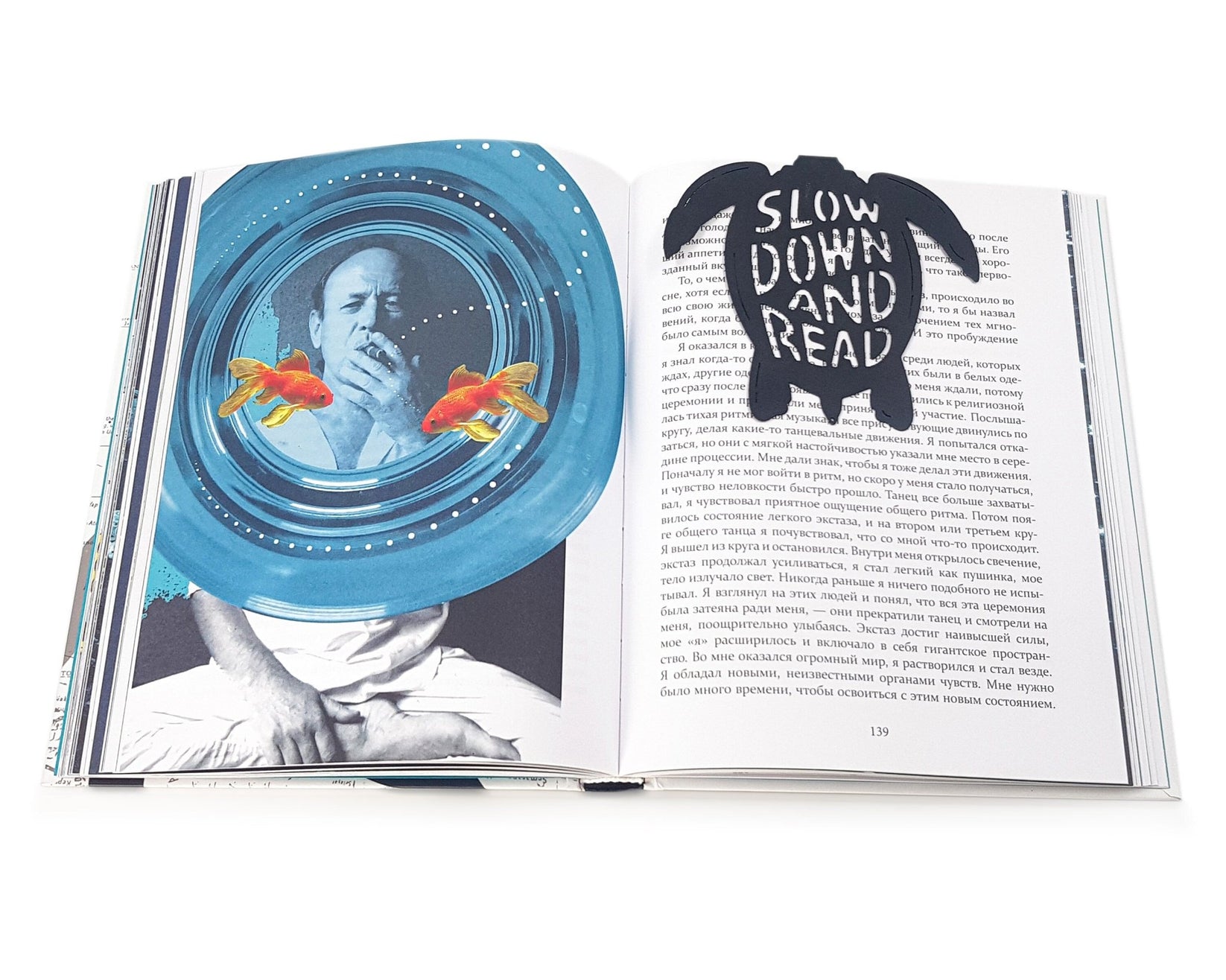 Turtle metal bookmark placed on a colour illustration, view 6