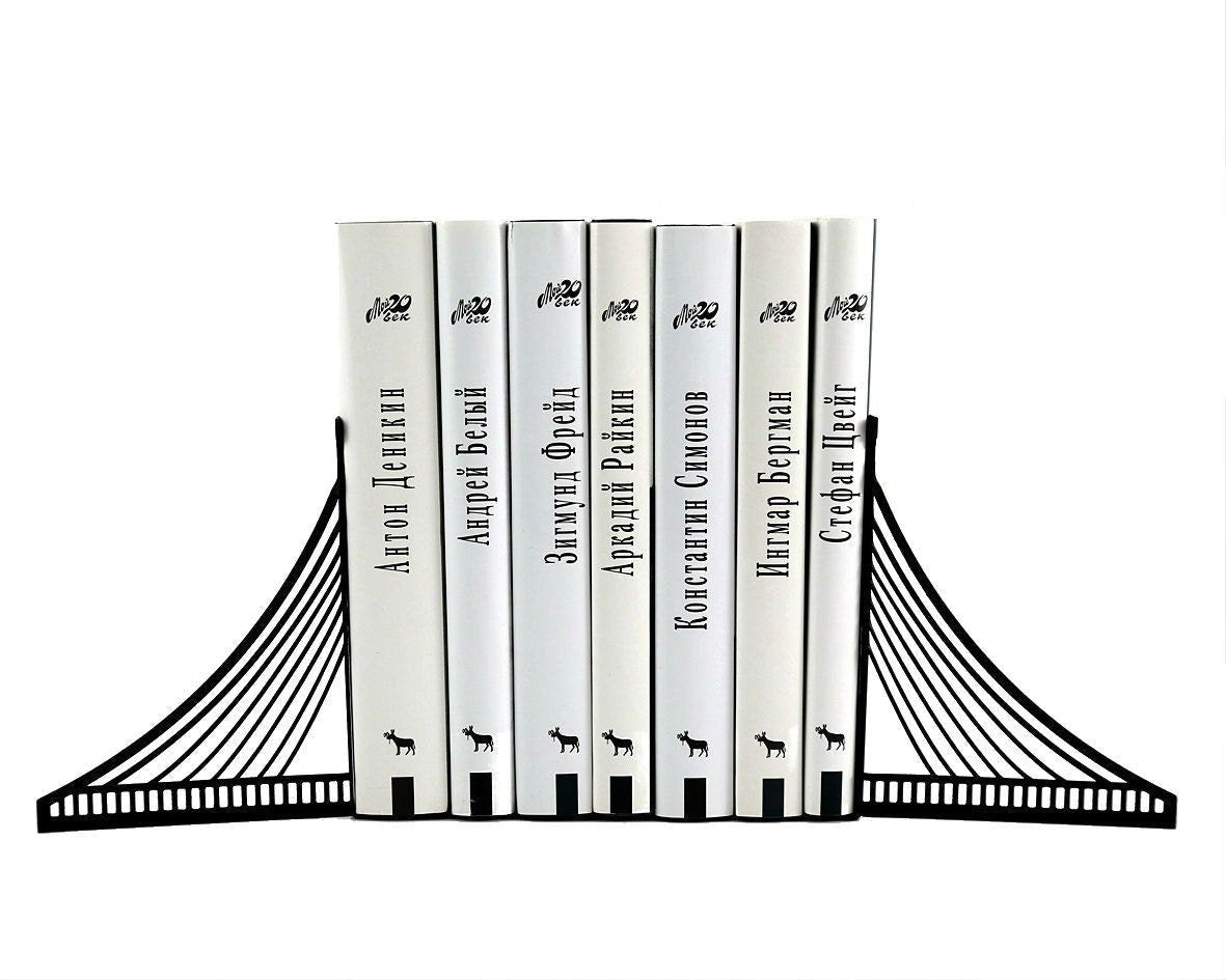 Brooklyn Bridge metal bookends holding books