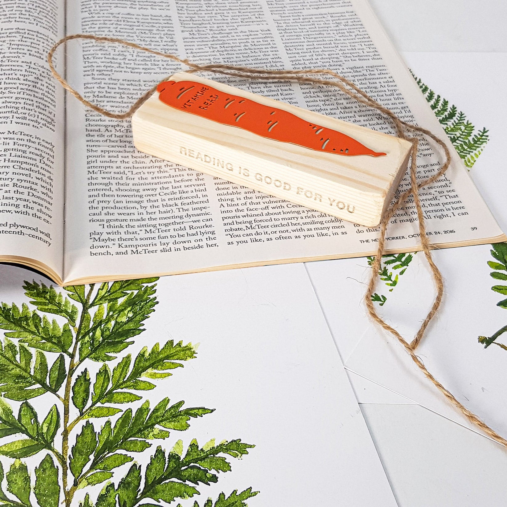 Carrot Bookmark – Orange Metal Page Marker with "Vitamin Read" Inscription - Atelier Article