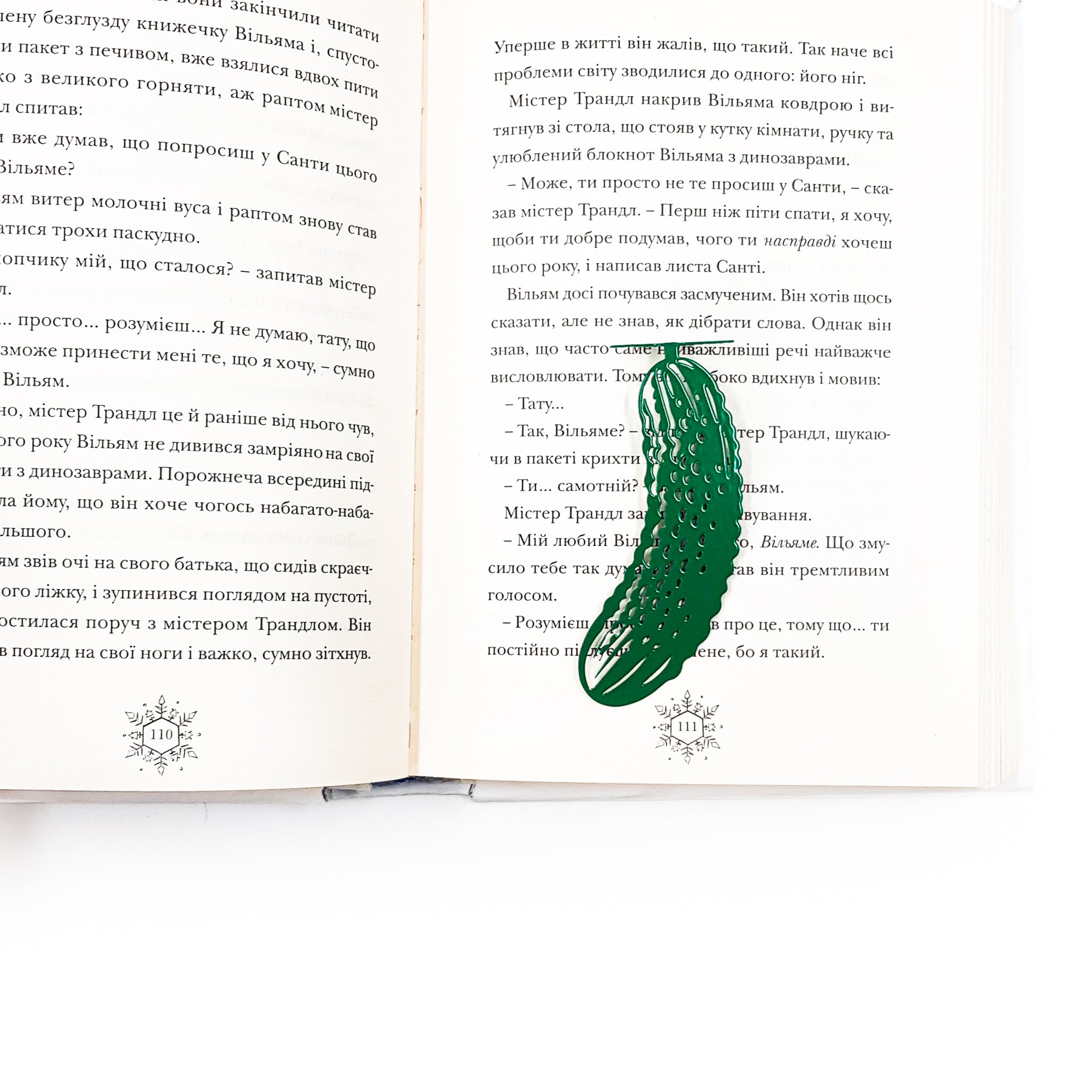 Cucumber Bookmark – Green Metal Page Marker with “Nourish the Mind” Inscription - Atelier Article