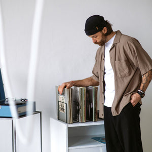 Elegant Desktop Wire Frame Stand for Vinyl Records - Perfect for Organizing Your Collection - Atelier Article
