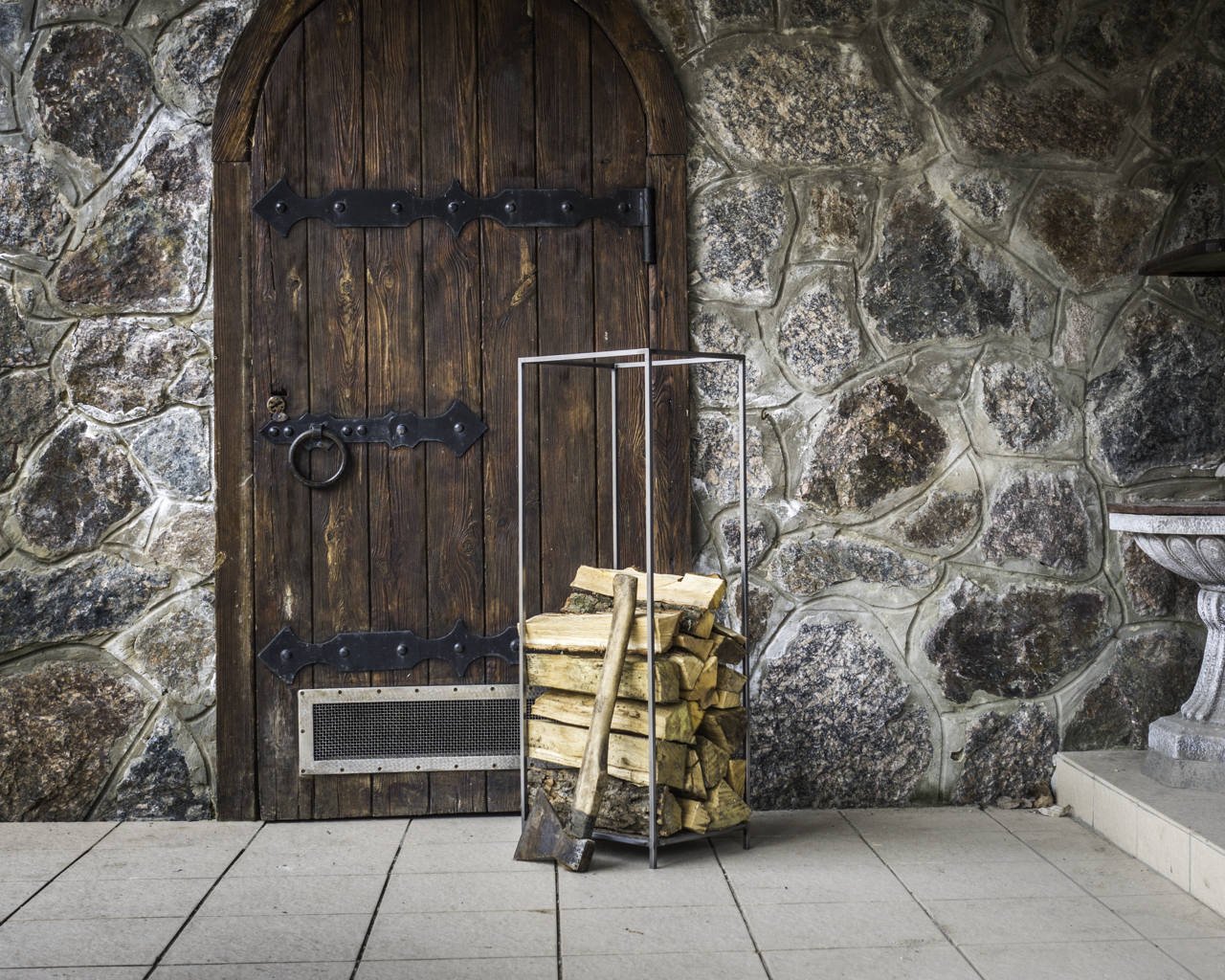 Hand Welded Premium Quality Minimalist Log Holder - Atelier Article