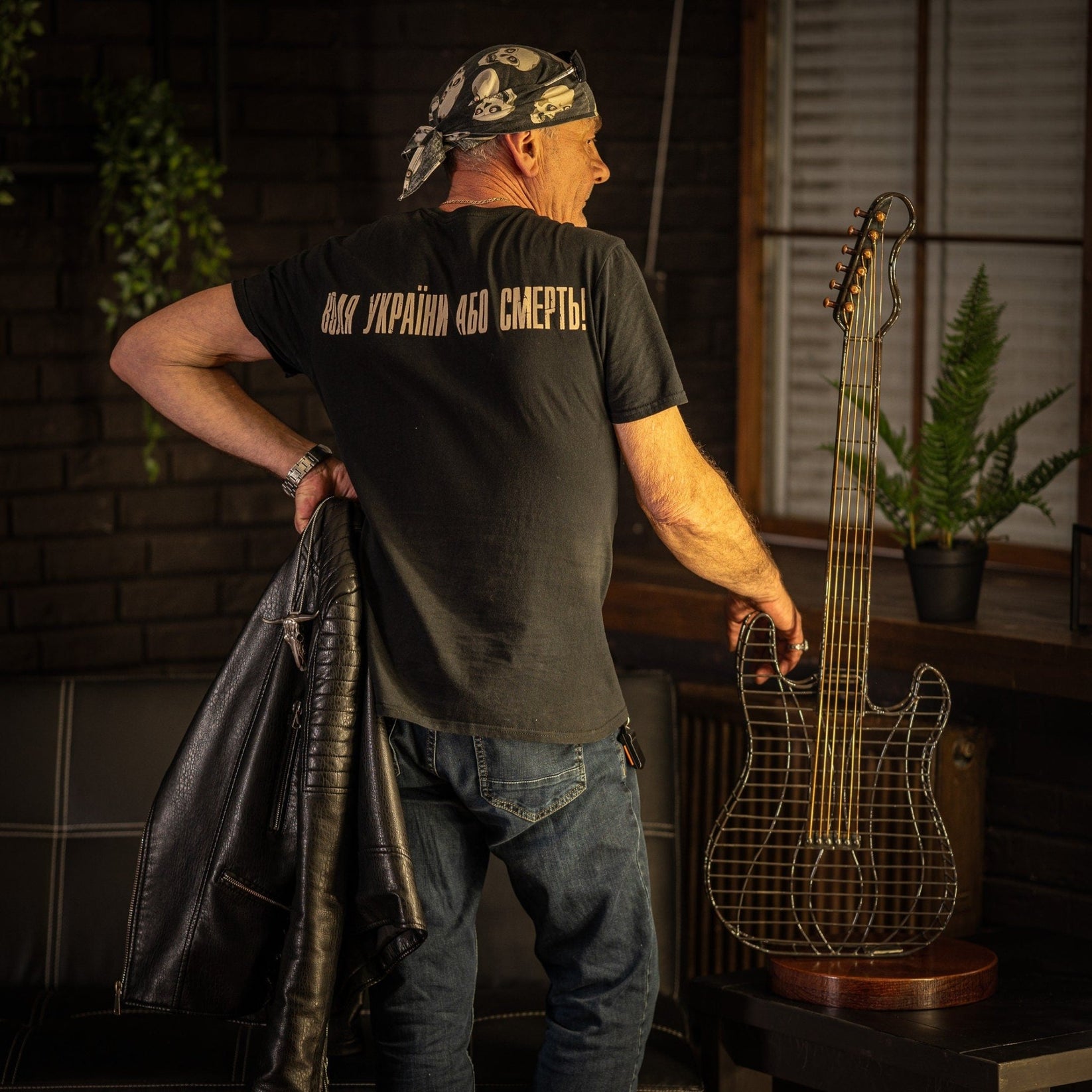Hand-Welded Wireframe Metal Guitar - Atelier Article