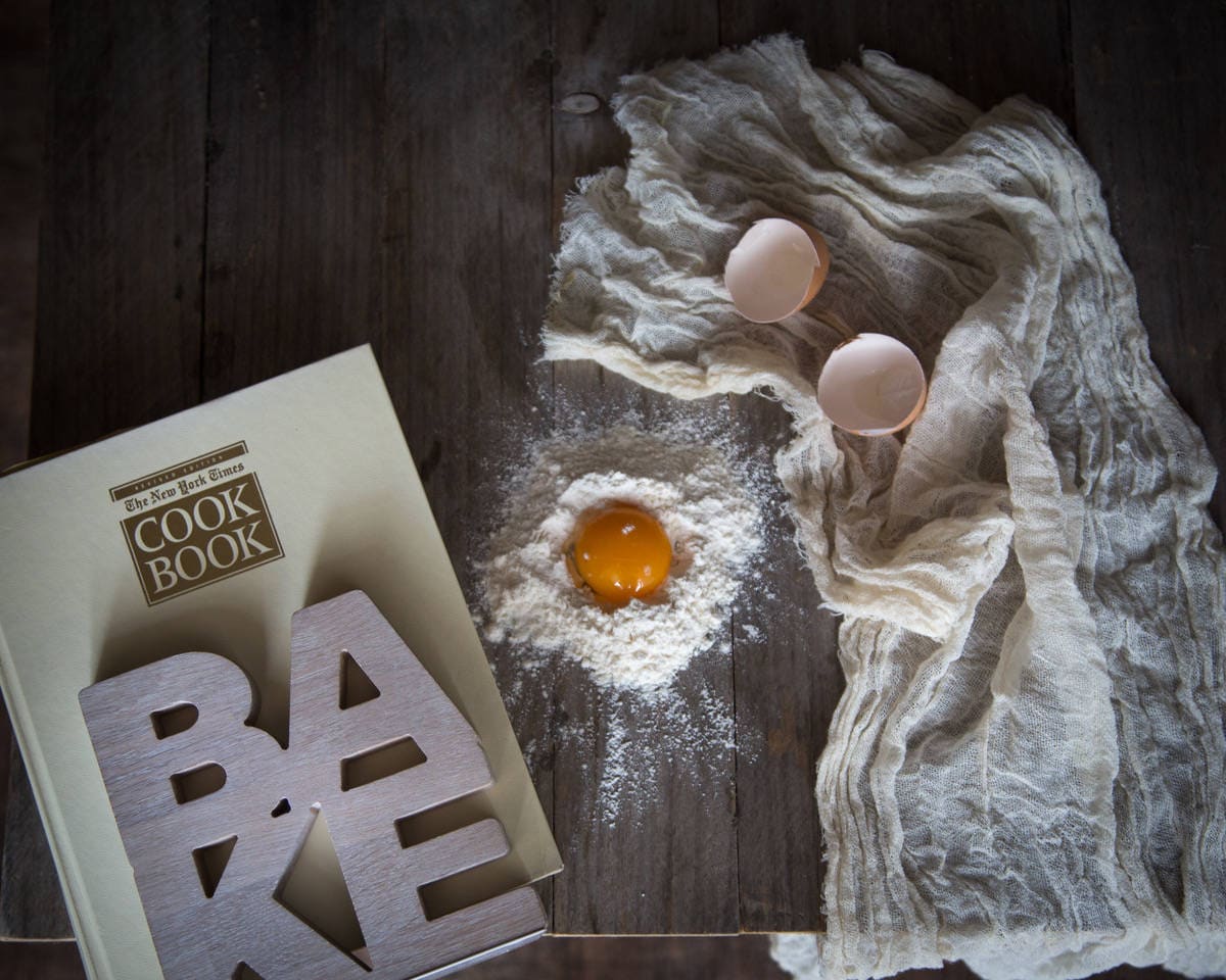 Kitchen wooden bookends "Bake." - Design Atelier Article