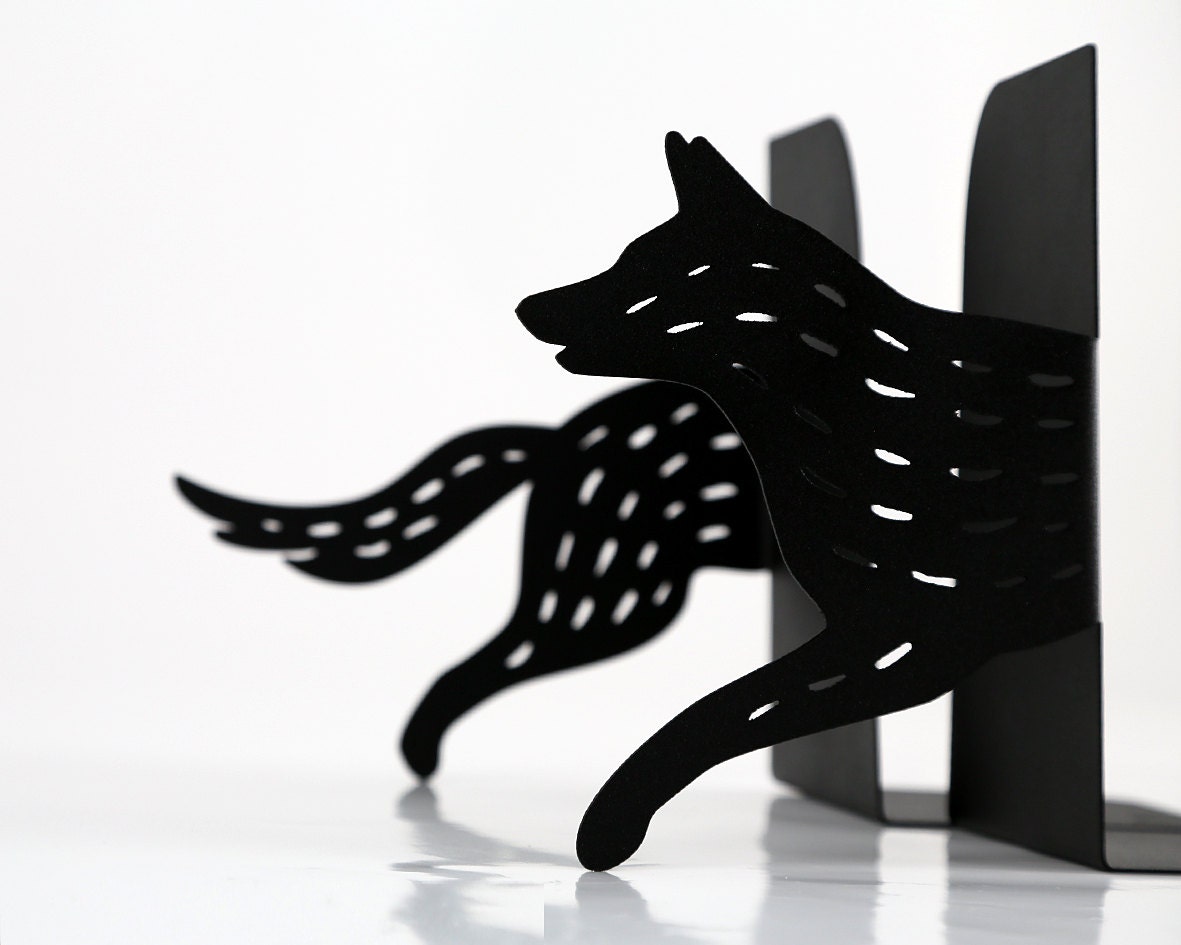 Wolf Metal Bookends – laser-cut steel, photo 5