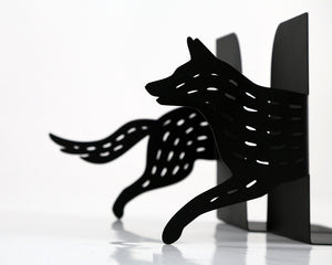 Wolf Metal Bookends – laser-cut steel, photo 5