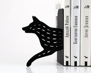 Wolf Metal Bookends – laser-cut steel, photo 3