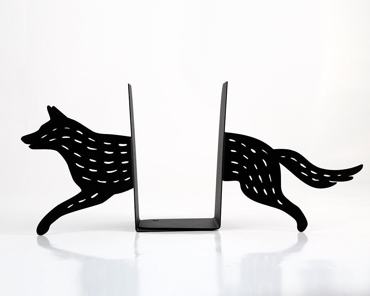 Wolf Metal Bookends – laser-cut steel, photo 2