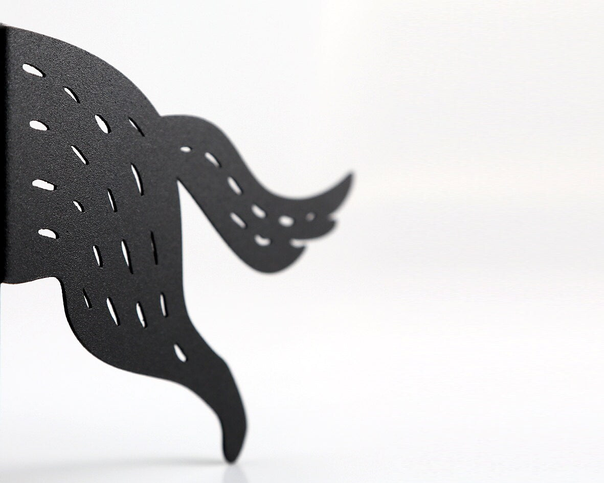 Wolf Metal Bookends – laser-cut steel, photo 4