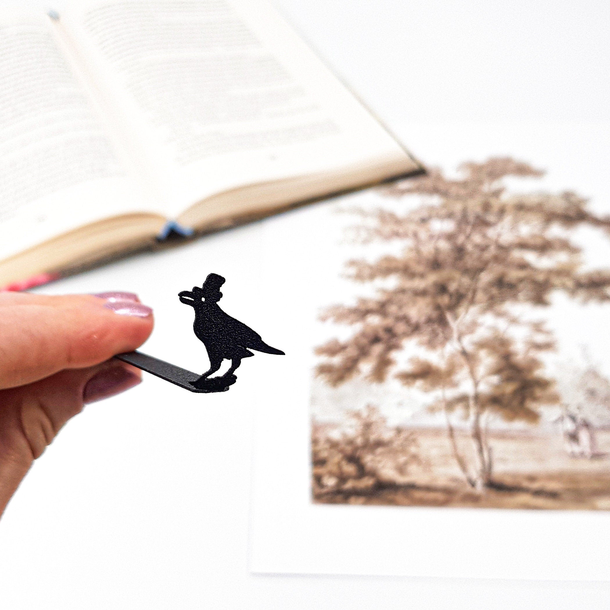 Raven in High Hat Bookmark - Mysterious and Stylish Design for Avid Readers and Dark Academia Enthusiasts - Atelier Article