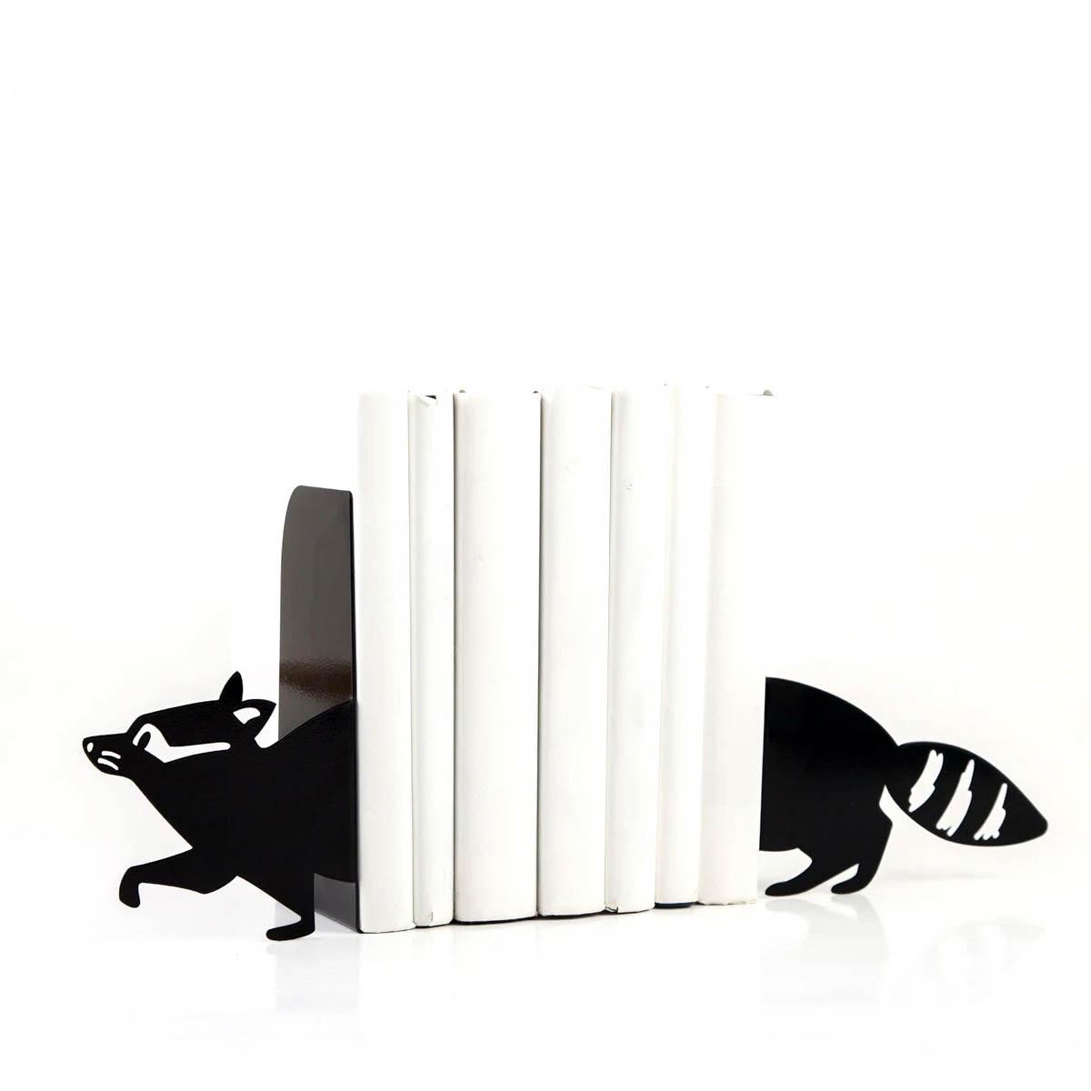 Side view of the black metal bookends Raccoon.