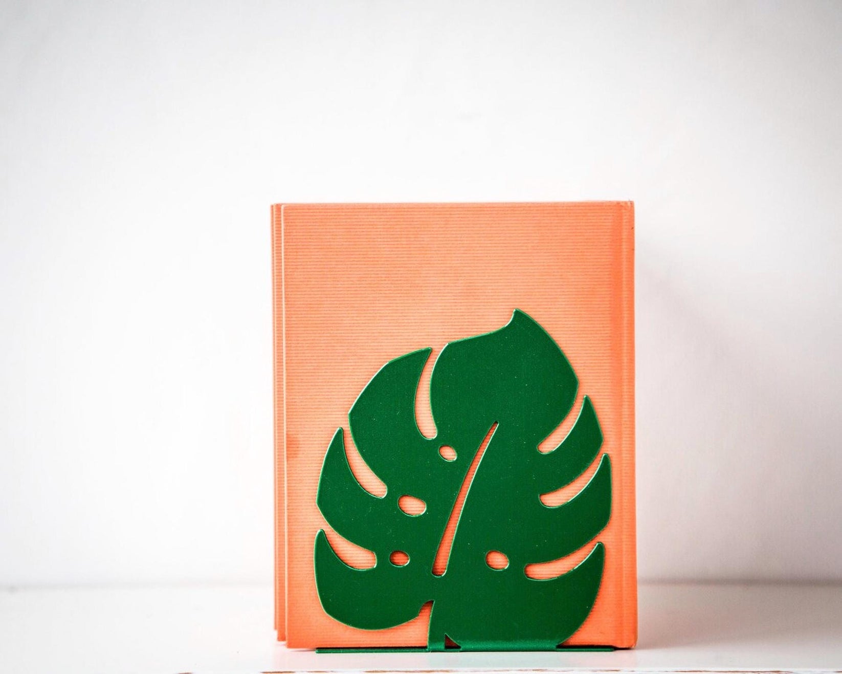 Monstera Leaf Metal Bookends – green – laser-cut steel, photo 5