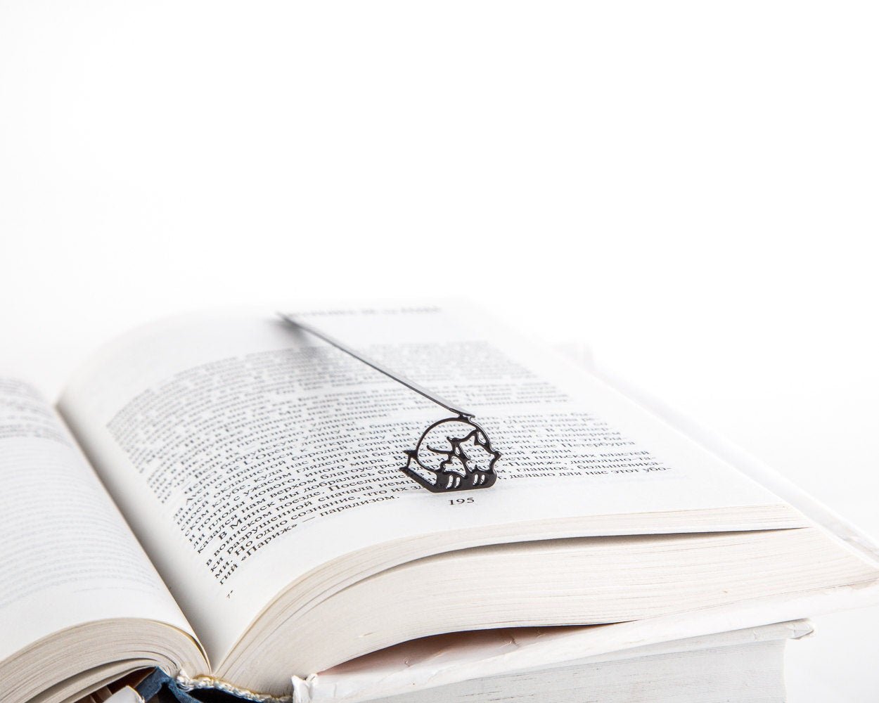 Fox Sleeping on the Books Metal Bookmark - Small Bookish Gift for Best Friend and Avid Readers - Atelier Article